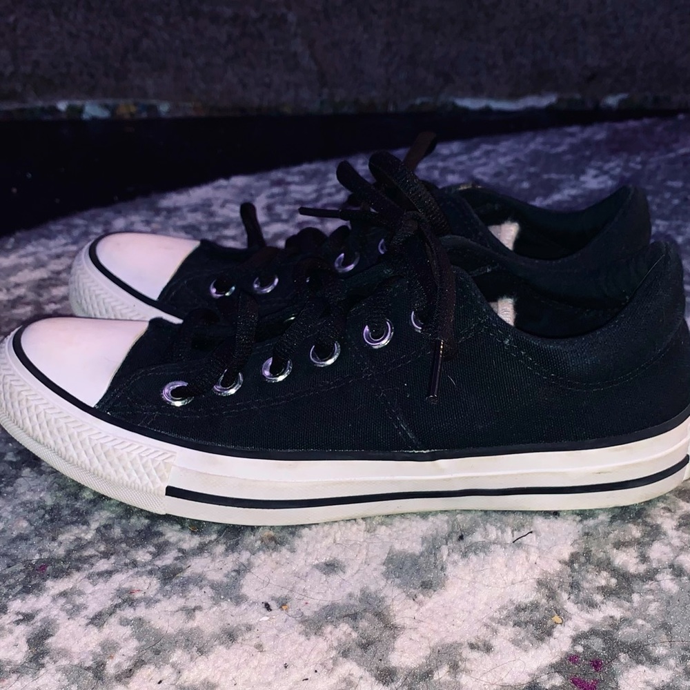 Low top black converse